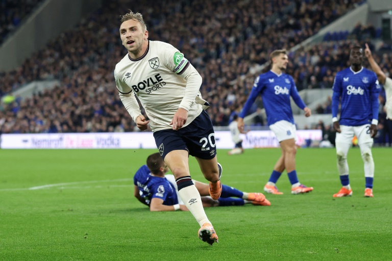 مهاجم وقائد وست هام جارود بوين يحتفل بهدف التعادل في مرمى ايفرتون (1-1) في الدوري الانكليزي في ليفربول في 29 أيلول/سبتمبر 2025