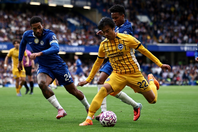 جناح برايتون الياباني كاورو ميتوما خلال مباراة فريقه ضد تشلسي في الدوري الانكليزي الممتاز. 28 ايلول/سبتمبر 2025