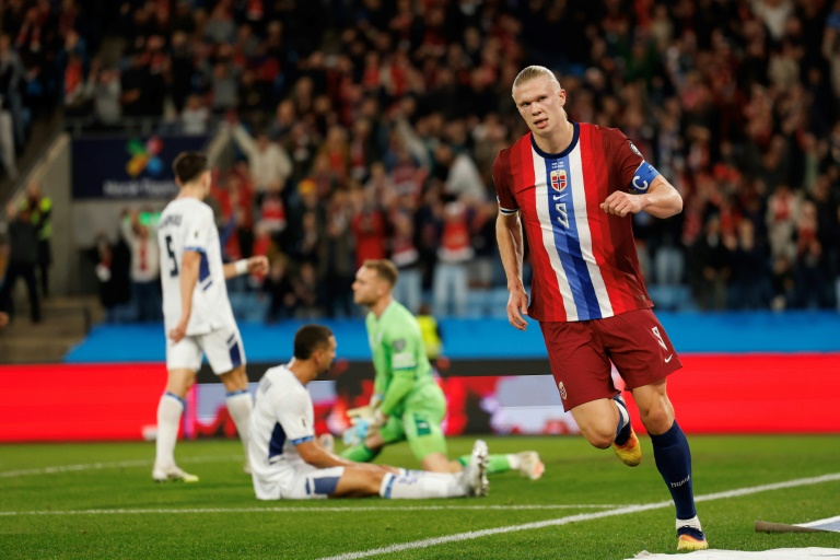 النروجي إرلينغ هالاند يحتفل بهدفه في مرمى إسرائيل ضمن التصفيات المؤهلة إلى كأس العالم لكرة القدم 2026. أوسلو، في 11 تشرين الأول/أكتوبر 2025