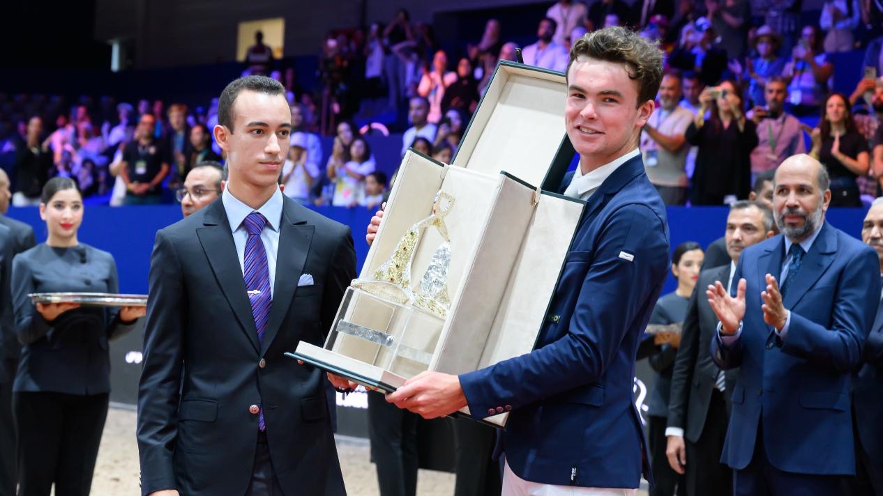 لي عهد المغرب يسلم الجائزة الكبرى للفارس تيم برينان من إيرلندا