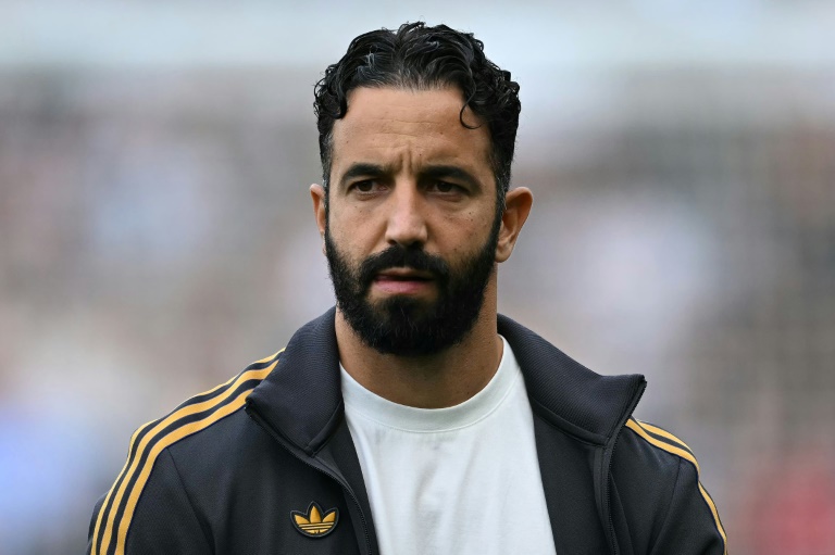 البرتغالي روبن أموريم مدرب مانشستر يونايتد قبل مباراة فريقه أمام فولهام في كرافن كوتيدج في لندن في 24 آب/أغسطس 2025