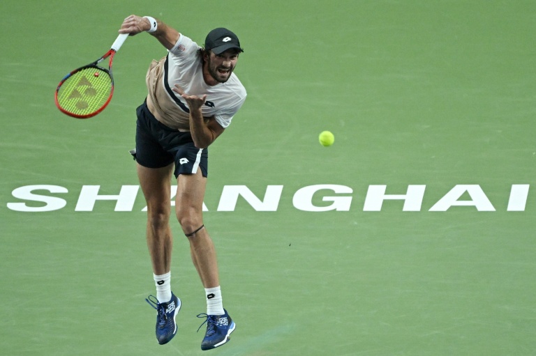 فجر فاشرو مفاجأة بإقصائه ديوكوفيتش من نصف نهائي دورة شنغهاي