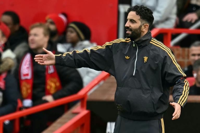 البرتغالي روبن أموريم مدرب مانشستر يونايتد في مواجهة سندرلاند ضمن الدوري الإنكليزي لكرة القدم. ملعب أولد ترافورد، مانشستر، في 4 تشرين الأول/أكتوبر 2025