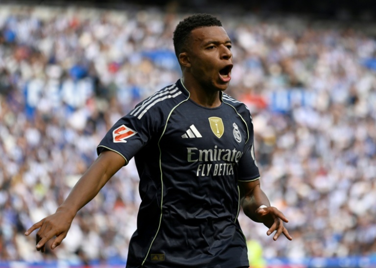 المهاجم الفرنسي كيليان مبابي يسجّل هدف الافتتاح لريال مدريد بمواجهة ريال سوسييداد ضمن الدوري الإسباني لكرة القدم السبت في 13 أيلول/سبتمبر 2025