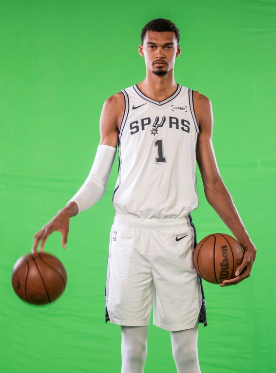 أثر طول الفرنسي العملاق ويمبانياما جدلا