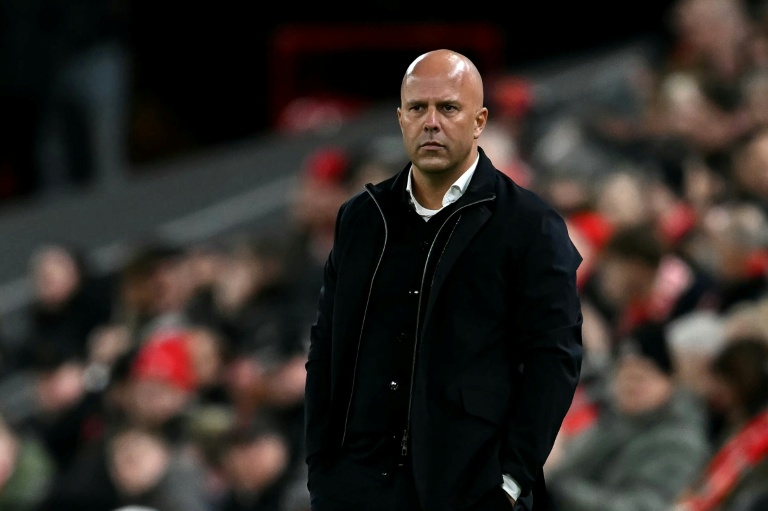 المدرب الهولندي لليفربول أرنه سلوت خلال المباراة ضد كريستال بالاس في مسابقة كأس الرابطة الإنكليزية المحترفة لكرة القدم. ليفربول، شمال غرب إنكلترا، في 29 تشرين الأول/أكتوبر 2025