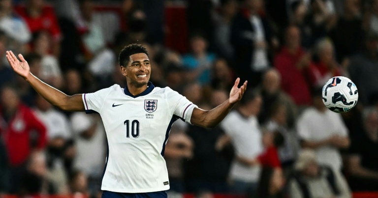 جود بيلينغهام محتفلا بتسجيل هدف لمنتخب إنكلترا أمام السنغال ضمن مباراة ودية في 10 حزيران/يونيو 2025