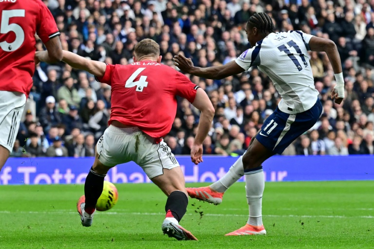 الفرنسي ماتيس تيل يسجل الهدف الثاني لتوتنهام في مرمى مانشستر يونايتد