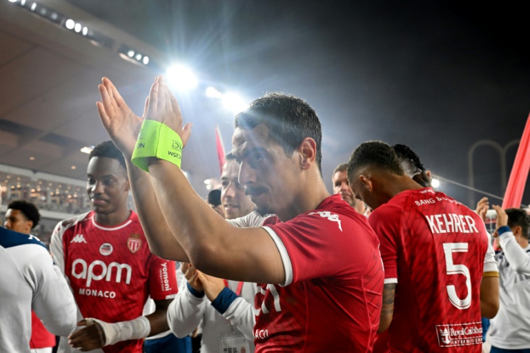 المهاجم الفرنسي وسام بن يدر بعد المباراة الأخيرة له مع فريقه السابق موناكو ضد نانت على ملعب لويس الثاني في موناكو في 19 أيار/مايو 2024