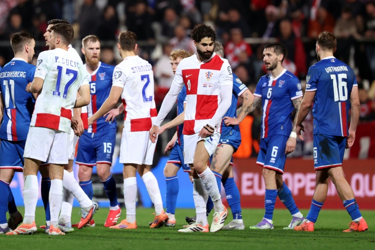 لاعبو كرواتيا يحتفلون بالفوز على جزر فارو 3-1 والتأهل الى نهائيات مونديال 2026 في رييكا في 14 تشرين الثاني/نوفمبر 2025
