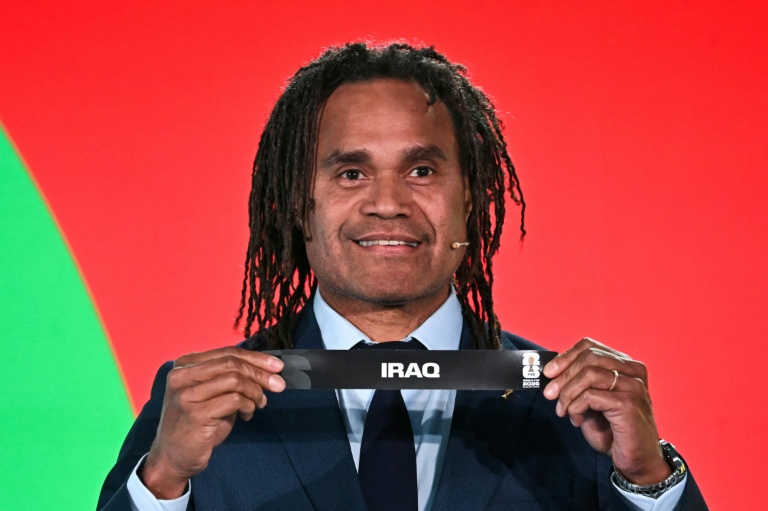 اللاعب الفرنسي السابق كريستيان كارمبو يسحب اسم العراق في قرعة الملحق العالمي المؤهل لمونديال 2026 في كرة القدم