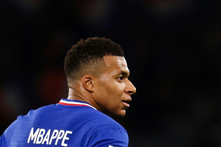 ترك مبابي سان جرمان إلى ريال مدريد عام 2024