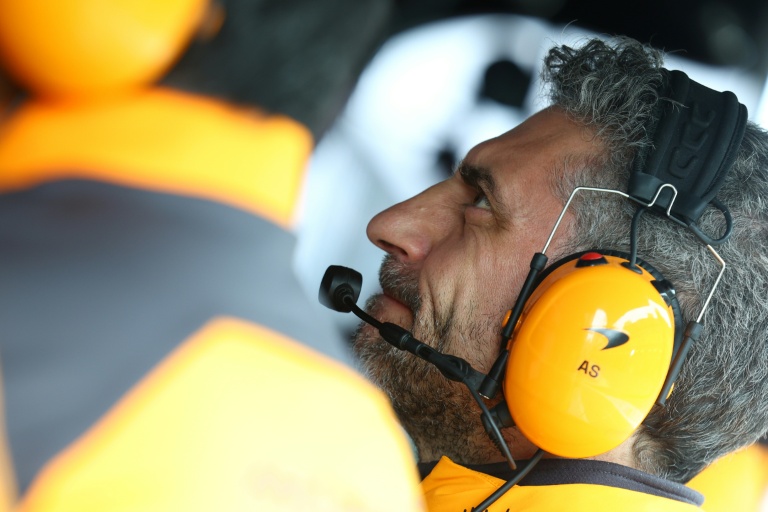 الإيطالي أندريا ستيلا مدير فريق ماكلارين خلال سباق جائزة أذربيجان الكبرى في شوارع مدينة باكو في 21 أيلول/سبتمبر 2025