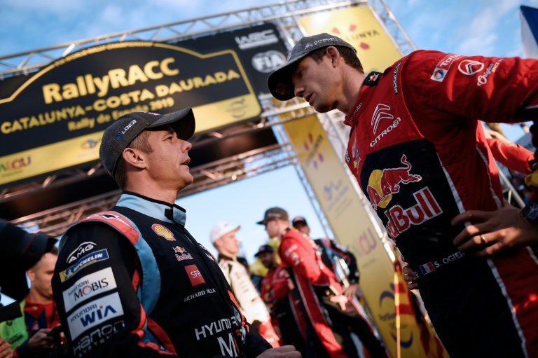 السائق الفرنسي سيباستيان أوجييه (يمين) مع مواطنه سيباسيان لوب في رالي كاتالونيا 2019