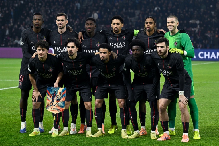 لاعبو باريس سان جرمان قبل مباراتهم أمام توتنهام الانكليزي في دوري أبطال أوروبا على ملعب بارك دي برينس في 26 تشرين الثاني/نوفمبر 2025