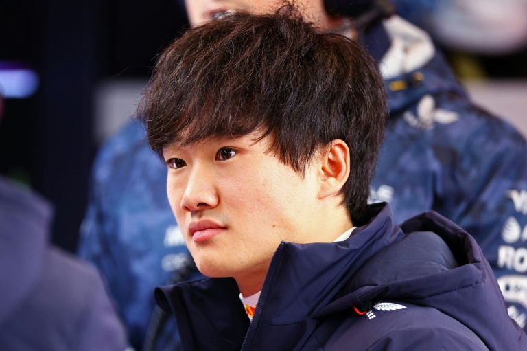 الياباني يوكي تسونودا خلال التجارب الحرة لجائزة لاس فيغاس الكبرى للفورمولا واحد. لاس فيغاس، نيفادا، في 21 تشرين الثاني/نوفمبر 2025