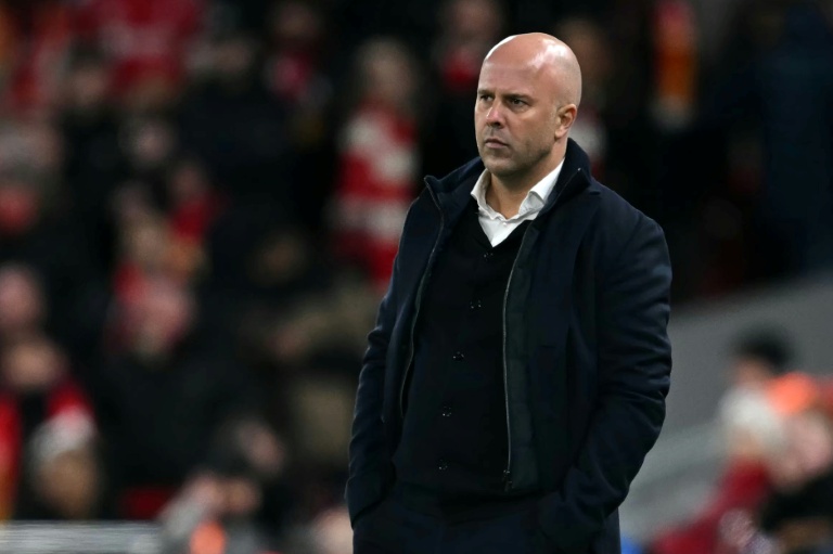 تزداد الضغوط على مدرب ليفربول أرنه سلوت بسبب النتائج السيئة