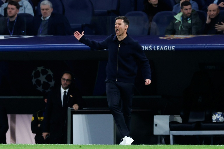 شابي ألونسو مدرب ريال مدريد الإسباني في مواجهة مانشستر سيتي الإنكليزي ضمن دوري أبطال أوروبا لكرة القدم. ملعب سانتياغو بيرنابيو، مدريد، في 10 كانون الأول/ديسمبر 2025