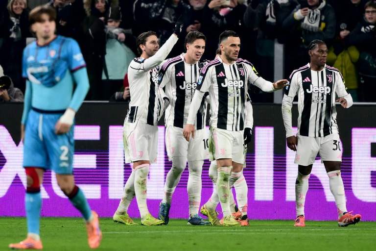 لاعبو يوفنتوس يحتفلون بهدف التركي كينان يلديز في مرمى كالياري في ملعب أليانتس ستاديوم في تورينو في 29 تشرين الثاني/نوفمبر 2025