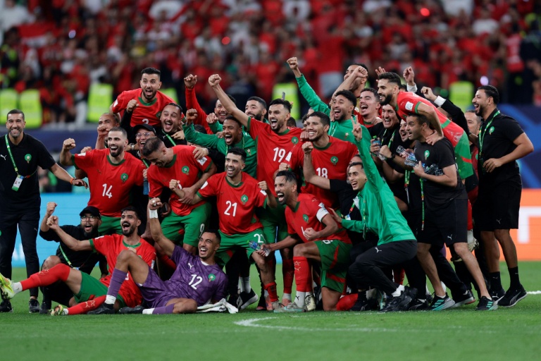 لاعبو المغرب يحتفلون بالتأهل إلى نهائي كأس العرب 2025 في كرة القدم
