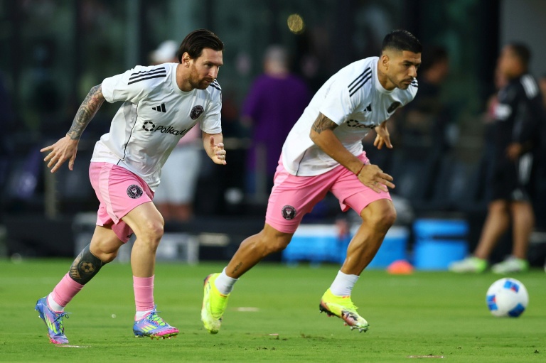 انضم الأوروغوياني لويس سواريس (يمين) إلى الأرجنتيني ليونيل ميسي في انتر ميامي الأميركي في كانون الثاني/يناير من العام 2024