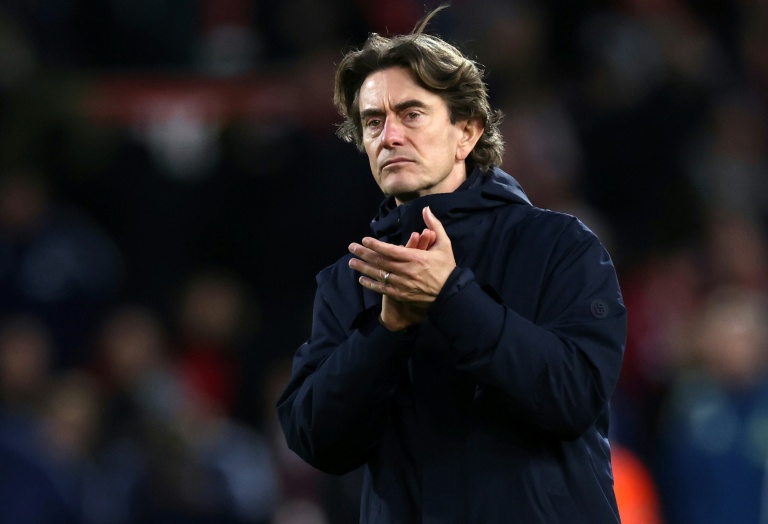 صدرت بعض الدعوات بين جماهير توتنهام لإقالة فرانك