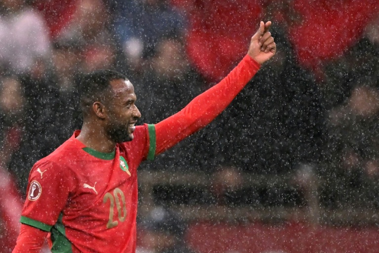 مهاجم المنتخب المغربي أيوب الكعبي يحتفل بالهدف الثاني في مرمى جزر القمر (2-0) في المباراة الافتتاحية لكأس الأمم الإفريقية في الرباط في 21 كانون الأول/ديسمبر 2025