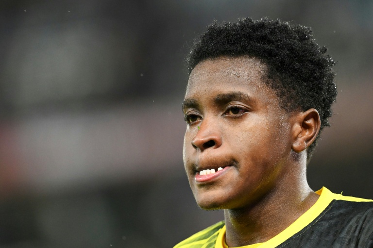 مهاجم اوغندا الان اوكيلو يتحسر على اهدار ركلة جزاء امام تنزانيا (1-1) في الرباط في كأس الامم الإفريقية في المغرب في 27 كانون الأول/ديسمبر 2025