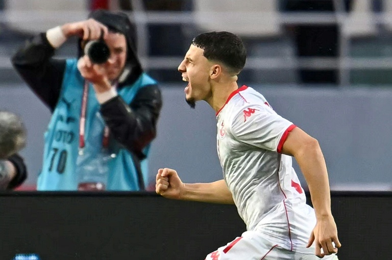 مهاجم تونس اسماعيل الغربي يحتفل بهدفه في مرمى تنزانيا (1-1) في الجولة الثالثة الاخيرة من منافسات المجموعة الثالثة في كأس الامم الافريقية في الرباط في 30 كانون الأول/ديسمبر 2025