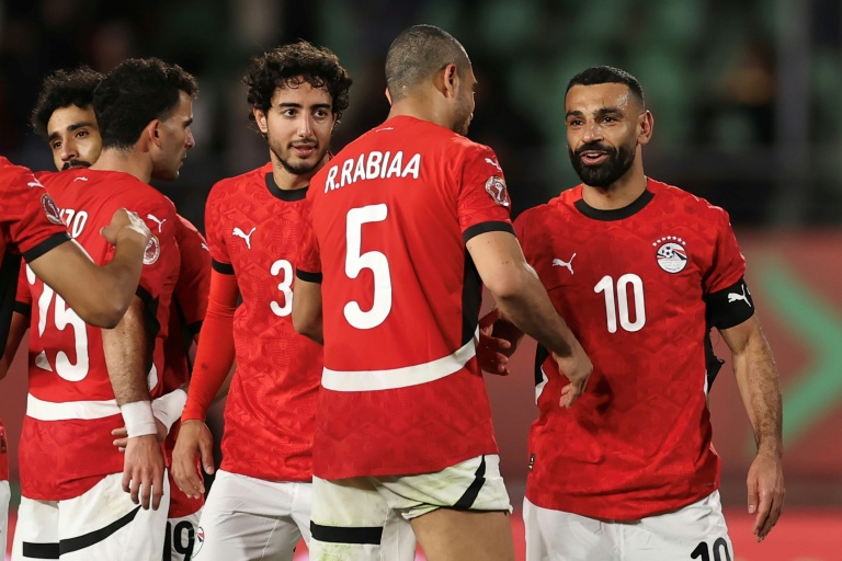 لاعبو المنتخب المصري يحتفلون بالتأهل الى ربع نهائي كأس الأمم الإفريقية في اغادير عقب الفوز على بنين (3-1 بعد التمديد) في الخامس من كانون الثاني/يناير 2026