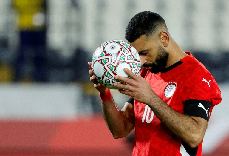 قائد منتخب مصر محمد صلاح يستعد لتسديدة ركلة جزاء ترجيحية امام نيجيريا في مباراة تحديد المركز الثالث لكأس الأمم الإفريقية في الدار البيضاء في 17 كانون الثاني/يناير 2026