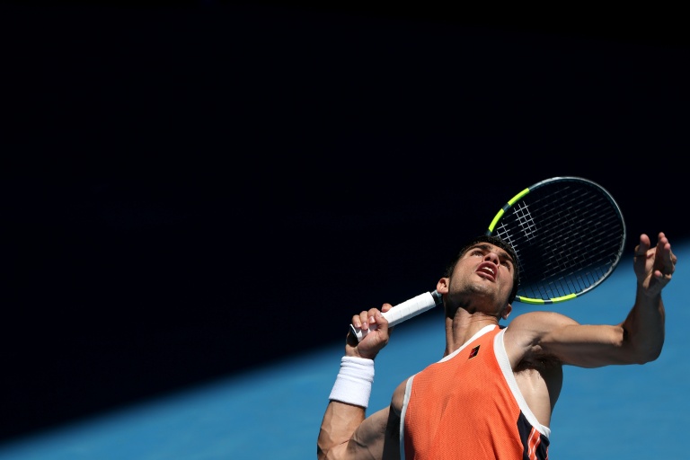 يبحث ألكاراس عن لقبه الأول في ملبورن