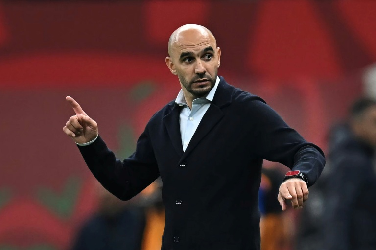 مدرب المنتخب المغربي وليد الركراكي خلال مباراة ربع نهائي كأس أمم إفريقيا لكرة القدم أمام الكاميرون على ملعب الأمير مولاي عبد الله في الرباط في التاسع من كانون الثاني/يناير 2026