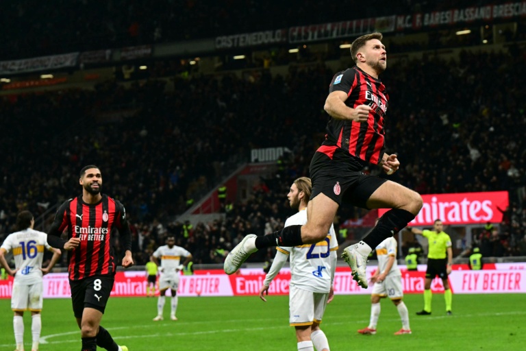 الألماني نيكلاس فولكروغ يحتفل بالتسجيل لميلان في مرمى ضيفه ليتشي في الدوري الايطالي لكرة القدم. ميلانو في 18 كانون الثاني/يناير 2026