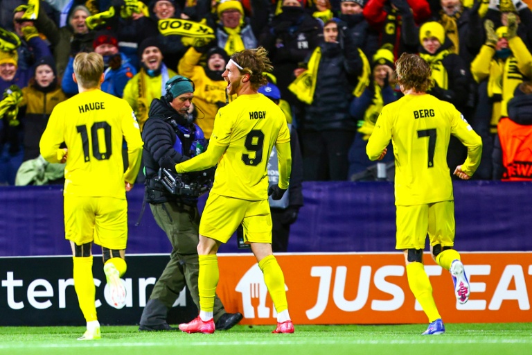 لاعبو بودو غليمت النرويجي يحتفلون بالفوز على مانشستر سيتي الانكليزي خلال مواجهة الفريقين في دوري أبطال أوروبا لكرة القدم الثلاثاء في 20 كانون الثاني/يناير 2026