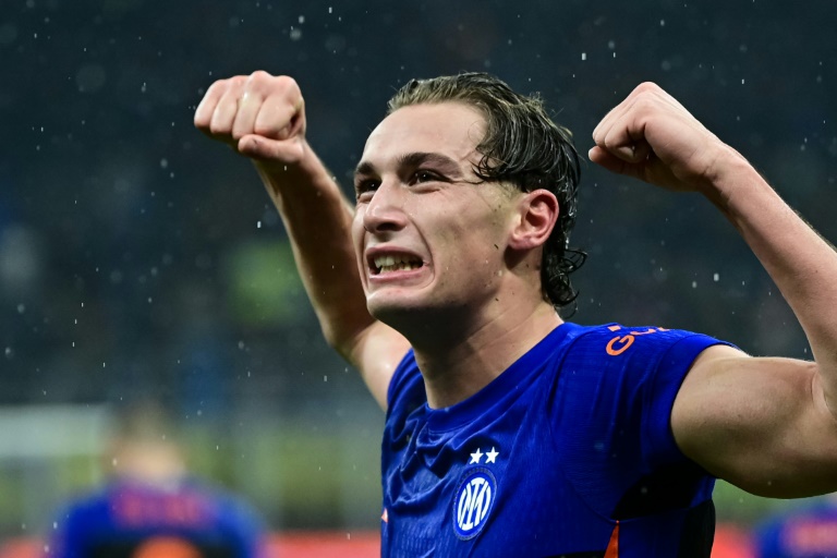 بيو إيسبوزيتو يحتفل بتسجيله هدفا في مرمى بيزا على ملعب "جيوزيبي مياتسا" في ميلانو في 23 كانون الثاني/يناير 2026