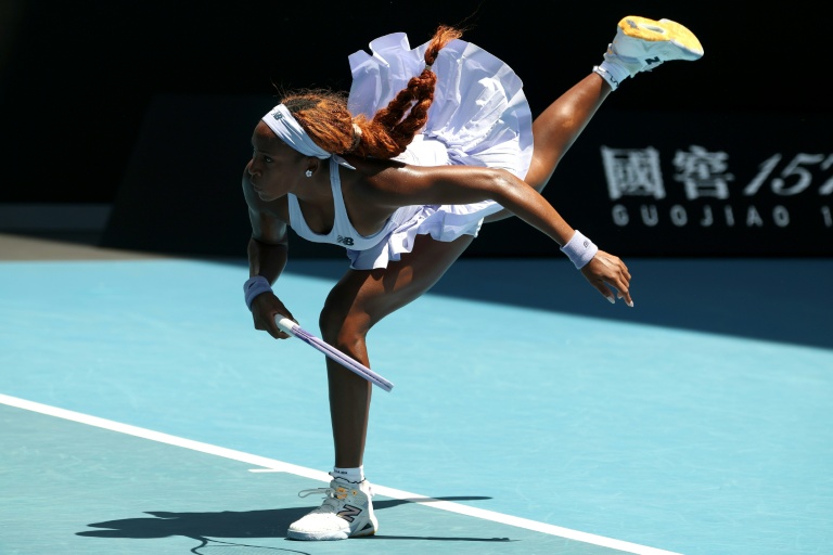 الأميركية كوكو غوف خلال مباراتها أمام الأوزبكستانية كاميلا رحيموفا في الدور الاول في بطولة أستراليا المفتوحة على ملعب رود ليفر أرينا في 19 كانون الثاني/يناير 2026