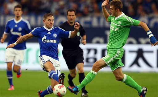 Bayern Munich's Mandzukic is congratulated after scoring by his team mates during the German Bundesliga first division soccer match against Werder Bremen in Bremen