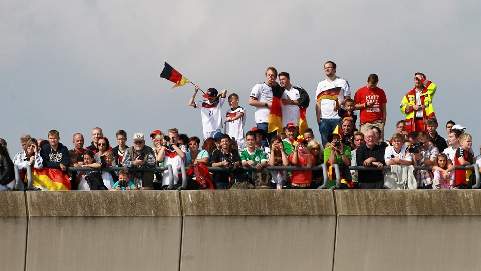 Real Madrid's Bale shoots and scores the second goal for the team during their Champions League final soccer match against Atletico Madrid at the Luz Stadium in Lisbon