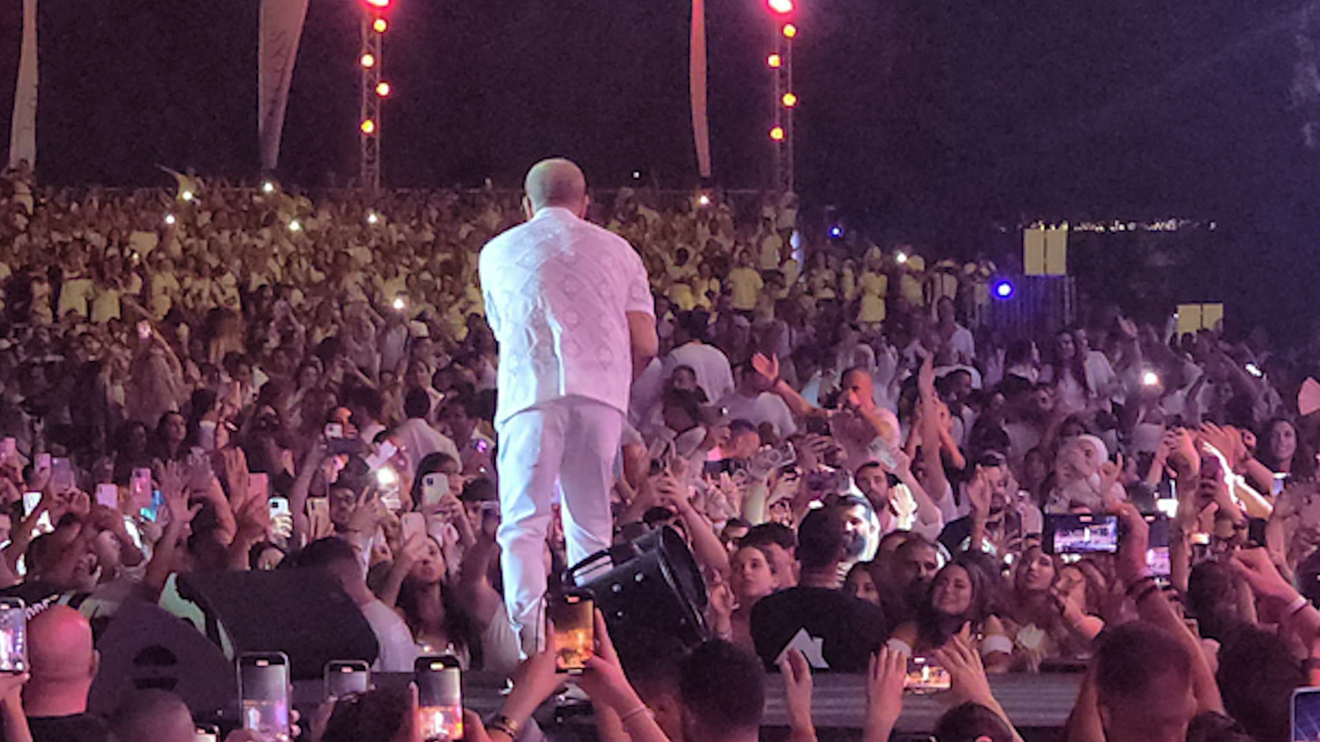 كاميرا إيلاف تواكب حفل عمرو دياب في لبنان