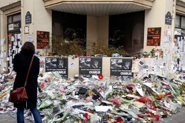 داعشيان هاجما شارلي إيبدو في باريس في 2015