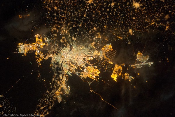 القاهرة ليلًا من أعالي الفضاء (International Space Station)