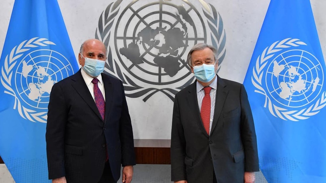 وزير الخارجية العراقي فؤاد حسين ملتقيا الجمعة 25 فبراير 2022 في مقر الامم المتحدة في نيويورك مع امينها العام انطونيو عوريتيش (الخارجية)