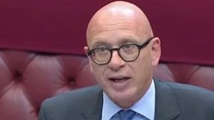 اللورد الوزير المستقيل ديفيد ولفنسون في صورة من مجلس اللوردات 