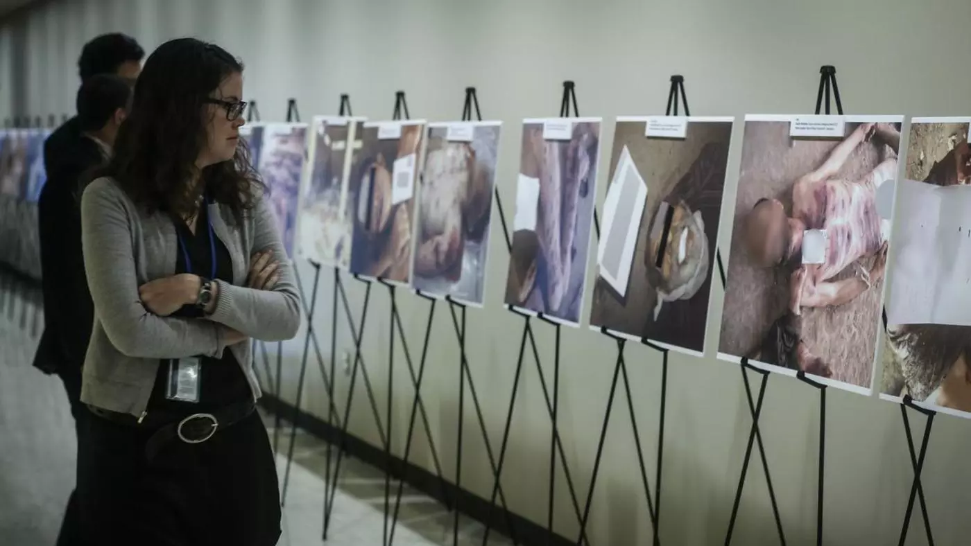 معرض للصور المسربة من سوريا بواسطة قيصر في قاعة مقر الأمم المتحدة في نيويورك، في 12 مارس 2015