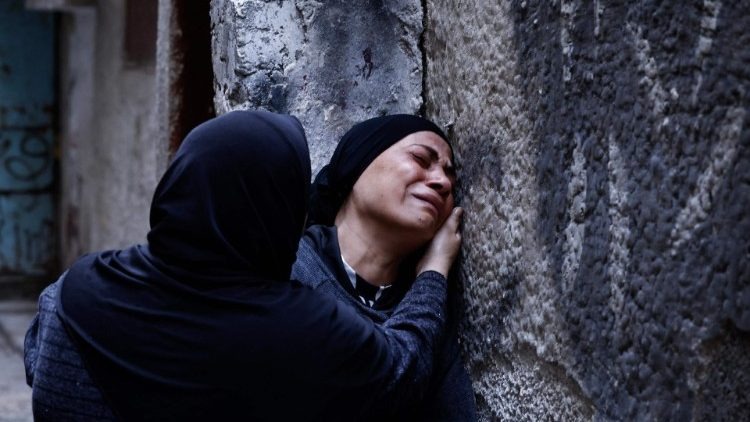 ليس الانتماء الفلسطيني المسلم سهلًا على المرأة