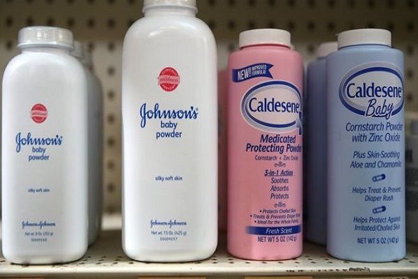 شركة "جونسون أند جونسون" الأميركية تسحب آلاف العبوات من بودرة الأطفال من الأسواق