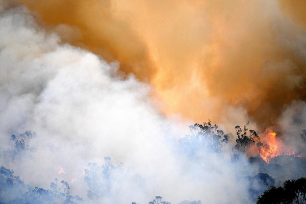 دخان الحرائق السام يلف مناطق شرق أستراليا