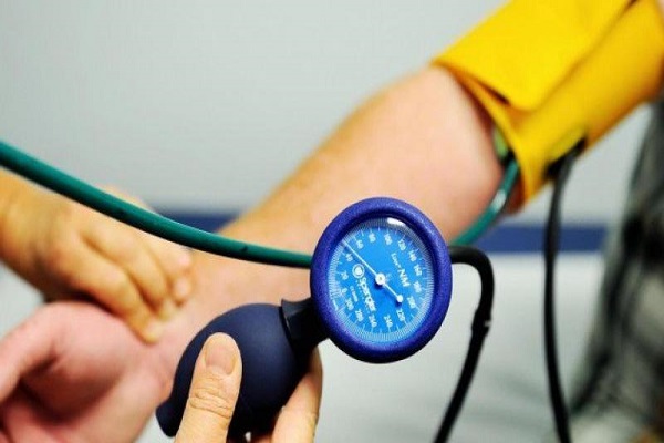 العمل ساعات طويلة يزيد خطر الإصابة بارتفاع ضغط الدم !