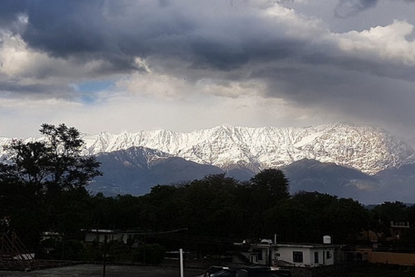 رؤية جبال الهملايا في الهند لأول مرة منذ 30 عاماً !